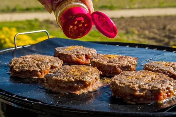 Cuisiner Des Hamburgers Sur Barbecue Charbon Bois Nourriture Dans Nature — Photo