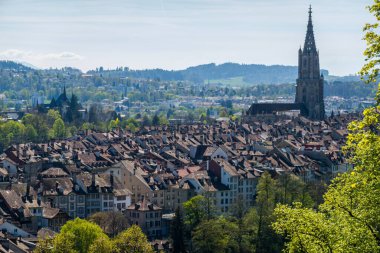 Baharda Bern şehrinin muhteşem manzarası.