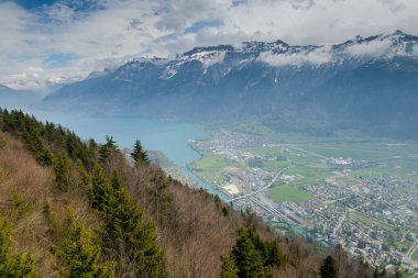 İsviçre 'deki Harder Kulm Dağı' ndan inanılmaz bir manzara. nefes kesici manzaralar.