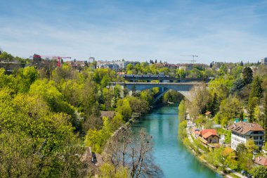 Baharda Bern şehrinin muhteşem manzarası.