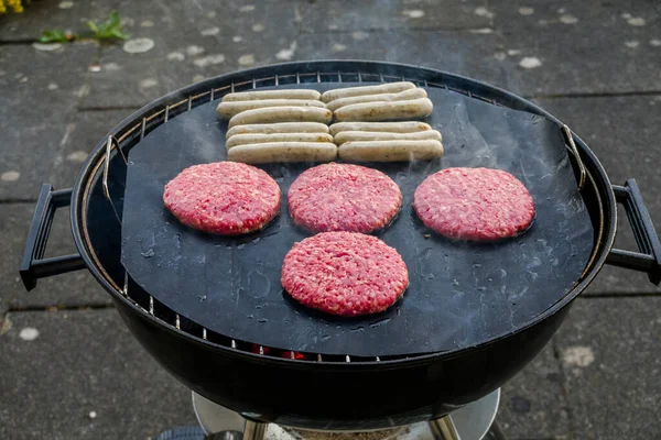 Saucisses Hamburgers Grillés Contexte Alimentaire — Photo