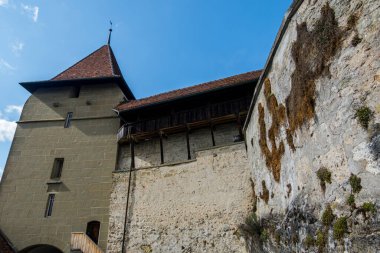 İsviçre 'nin Burgdorf şehrinde. Eski şehrin caddeleri ve kalesi