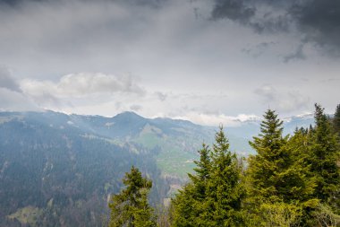 İsviçre 'deki Harder Kulm Dağı' ndan inanılmaz bir manzara. nefes kesici manzaralar.