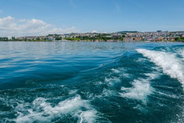 Cenevre Gölü 'nde tekne gezisi. Güzel arka planlar ve manzaralar