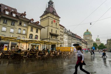 Yağmurlu havada muhteşem Bern. mimari, şehir, manzara