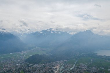 İsviçre 'deki Harder Kulm Dağı' ndan inanılmaz bir manzara. nefes kesici manzaralar.
