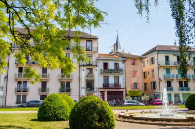 Cenevre Gölü kıyısındaki güzel Fransız kasabası Thonon.