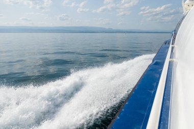 Muhteşem Cenevre Gölü, tekne gezisi. Muhteşem bir manzara.