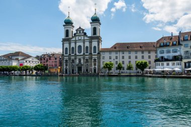 İsviçre 'nin güzel şehri Lucerne. Şehir manzaraları ve mimari