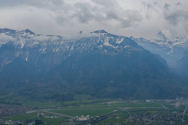 Bernese Alpleri 'nin inanılmaz manzarası. Arka plan doğa, özgürlük