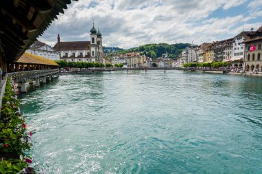 İsviçre 'nin güzel şehri Lucerne. Şehir manzaraları ve mimari