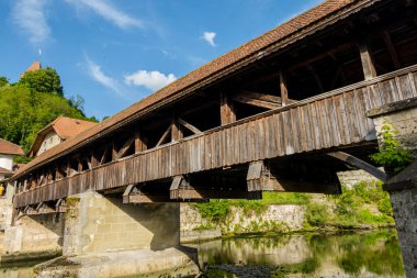 İsviçre 'deki inanılmaz güzel Freiburg şehri. Mimarlık ve panorama