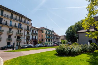 Cenevre Gölü kıyısındaki güzel Fransız kasabası Thonon.