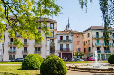 Cenevre Gölü kıyısındaki güzel Fransız kasabası Thonon.