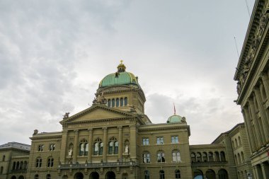 Yağmurlu havada muhteşem Bern. mimari, şehir, manzara