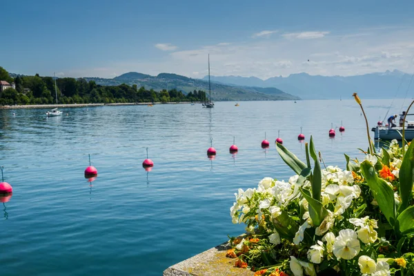 Výlet Lodí Ženevském Jezeře Krásné Zázemí Krajiny — Stock fotografie
