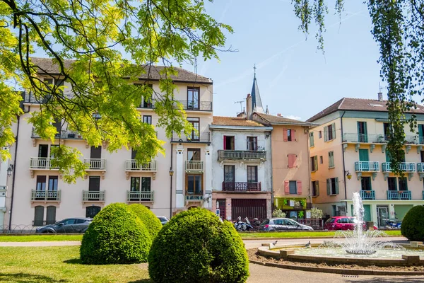 Cenevre Gölü kıyısındaki güzel Fransız kasabası Thonon.