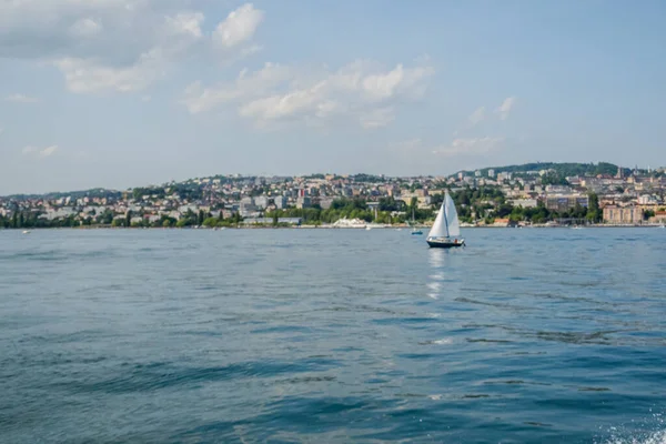 Великолепное Женевское Озеро Прогулка Лодке Великолепный Пейзаж — стоковое фото