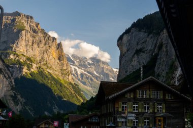İsviçre 'de güzel Alpler ve Şelaleler. Bernese Alpleri