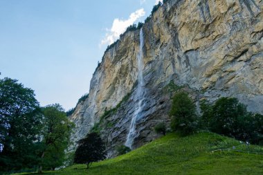İsviçre 'de güzel Alpler ve Şelaleler. Bernese Alpleri