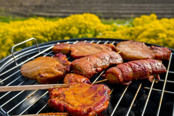 Cooking Meat Small Charcoal Grill — Stock Photo, Image