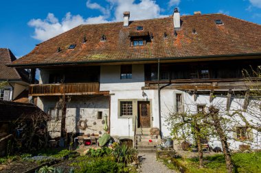 İsviçre 'nin Burgdorf şehrinde. Eski şehrin caddeleri ve kalesi