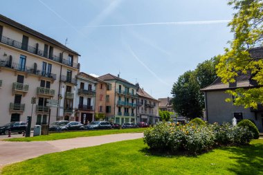 Cenevre Gölü kıyısındaki güzel Fransız kasabası Thonon.