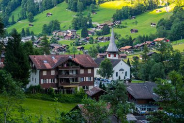 İsviçre 'de güzel Alpler ve Şelaleler. Bernese Alpleri