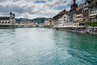 İsviçre 'nin güzel şehri Lucerne. Şehir manzaraları ve mimari