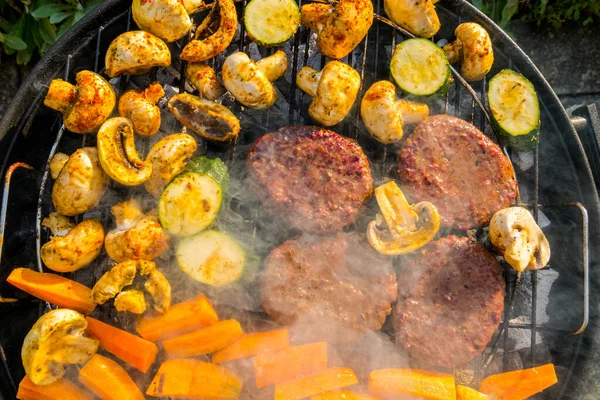 Grilled Vegetables Burgers Delicious Food Background — kuvapankkivalokuva
