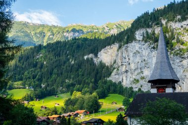 İsviçre 'de güzel Alpler ve Şelaleler. Bernese Alpleri