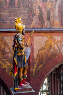 Muhteşem İsviçre şehri Basel. Ren nehrinin mimarisi ve manzarası.