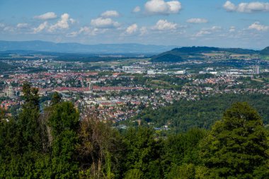 Bern panorama. Dağdan Bern manzarası. Güzel ortaçağ şehri