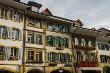 Muhteşem İsviçre kenti Murten Mimarlık. antik güzel şehir