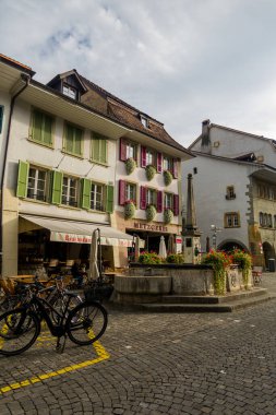 Muhteşem İsviçre kenti Murten Mimarlık. antik güzel şehir