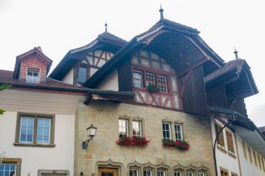 Muhteşem İsviçre kenti Murten Mimarlık. antik güzel şehir