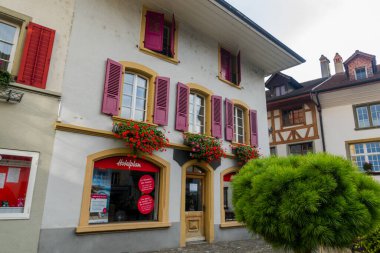 Muhteşem İsviçre kenti Murten Mimarlık. antik güzel şehir