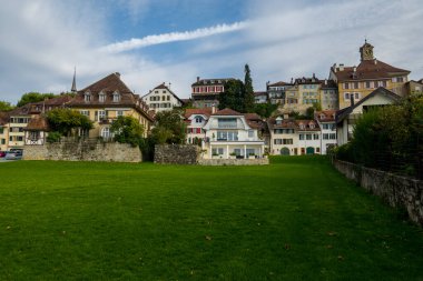 Muhteşem İsviçre kenti Murten Mimarlık. antik güzel şehir