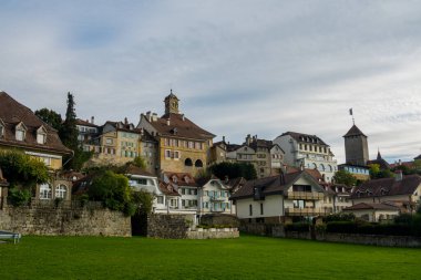 Muhteşem İsviçre kenti Murten Mimarlık. antik güzel şehir