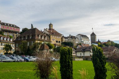 Muhteşem İsviçre kenti Murten Mimarlık. antik güzel şehir
