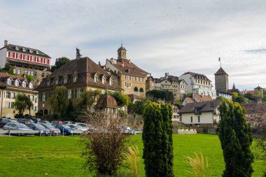 Muhteşem İsviçre kenti Murten Mimarlık. antik güzel şehir