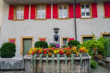 Muhteşem İsviçre kenti Murten Mimarlık. antik güzel şehir