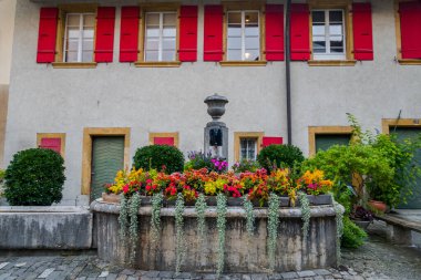 Muhteşem İsviçre kenti Murten Mimarlık. antik güzel şehir