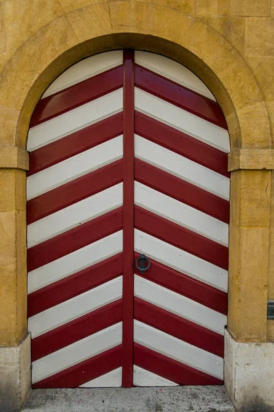 Muhteşem İsviçre kenti Murten Mimarlık. antik güzel şehir