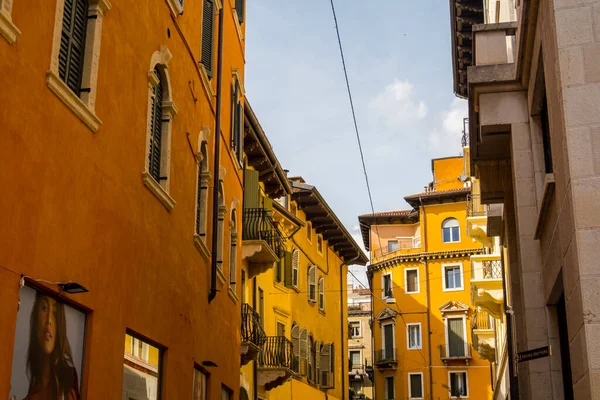 华丽的维罗纳意大利的一个城市建筑与中世纪美丽的城市 — 图库照片
