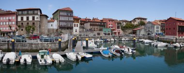 Llanes