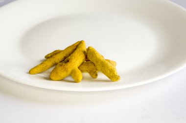 Beyaz arka plan üzerinde izole Afrika aromatik kök