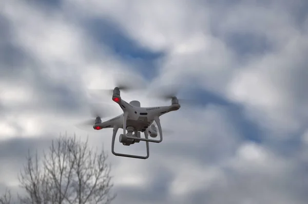 Profesjonalny dron RTK z kamerą wysokiej rozdzielczości na pokładzie — Zdjęcie stockowe