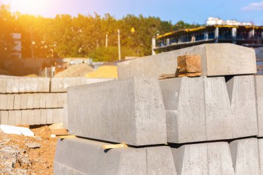 Kaliteli inşaat malzemeleri, beton döşemeler. 