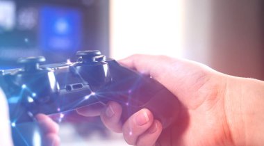 Oyun denetleyici tarafından oynanır, çevrimiçi yayın kavramı, oyun ve esport meydan okuma fotoğrafı